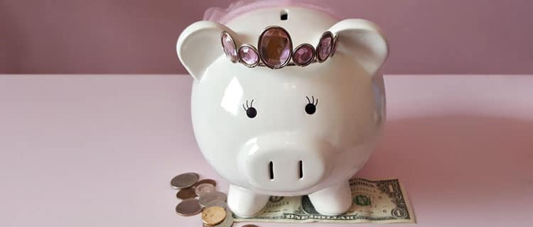 Hucha cerdito rosa con corona 7 Desafíos y trucos para ahorrar si tu presupuesto es bajo