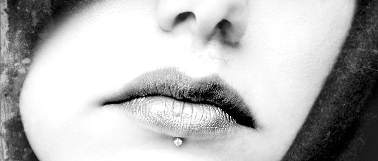 piercing bajo el labio. Los principales piercings de moda