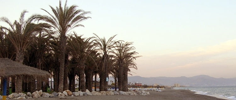 Playa de Torremolinos. Sitios baratos con playa en España.