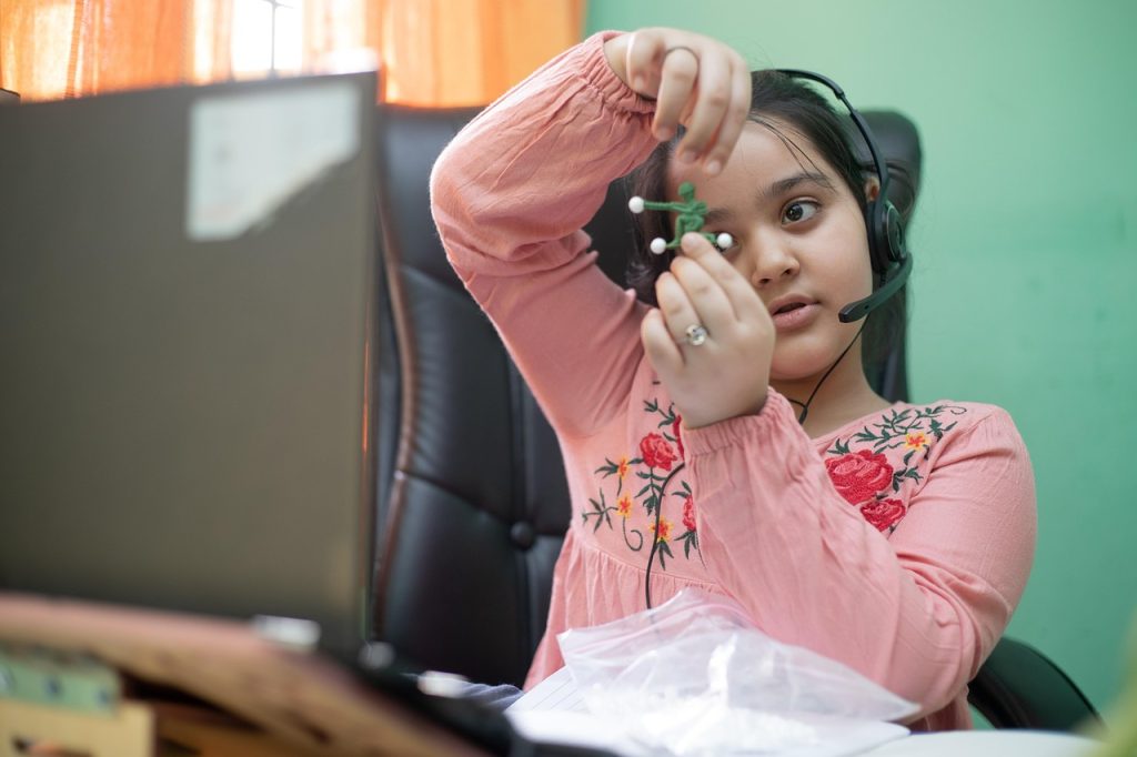 Los niños y adolescentes son Personas de Riesgo en las redes sociales